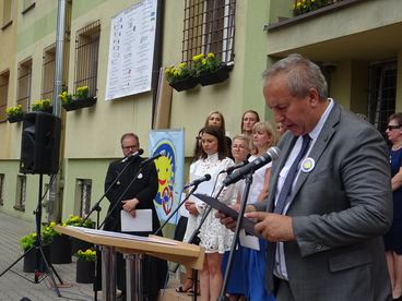 Specjalny Ośrodek Szkolno Wychowawczy w Działoszynie od wczoraj nosi dumne imię Kawalerów Orderu Uśmiechu