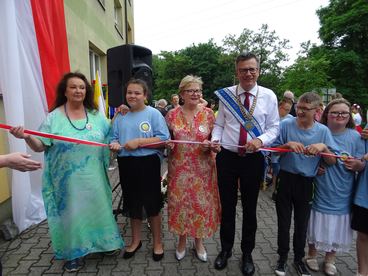 Specjalny Ośrodek Szkolno Wychowawczy w Działoszynie od wczoraj nosi dumne imię Kawalerów Orderu Uśmiechu