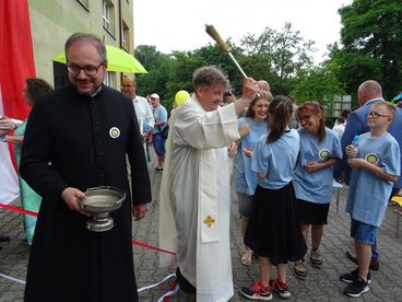 Specjalny Ośrodek Szkolno Wychowawczy w Działoszynie od wczoraj nosi dumne imię Kawalerów Orderu Uśmiechu