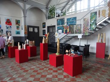 Wernisaż prac uczestników pracowni na Dworcu Kulturalnym Wieluń – Dąbrowa 