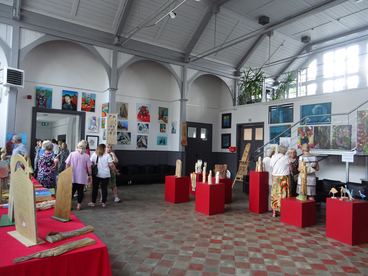 Wernisaż prac uczestników pracowni na Dworcu Kulturalnym Wieluń – Dąbrowa 