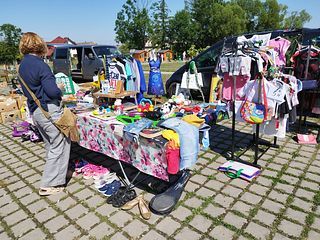 Stare rzeczy mają duszę. Giełda staroci w Strojcu