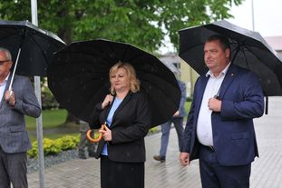 Fragment drogi wojewódzkiej w Działoszynie już po przebudowie. Marszałek Schreiber spotkał się dziś też sołtysami