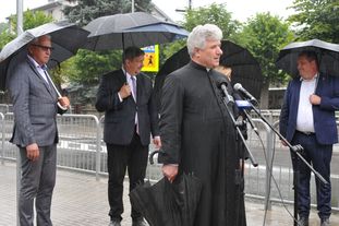 Fragment drogi wojewódzkiej w Działoszynie już po przebudowie. Marszałek Schreiber spotkał się dziś też sołtysami