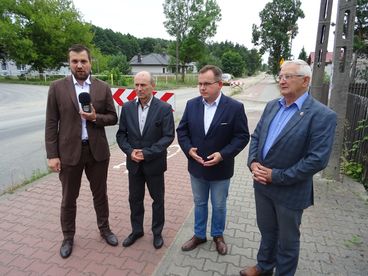Powiat wieluński: Uwaga kierowcy! Utrudnienia na drodze powiatowej między Osjakowem a Gabrielowem