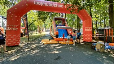 Patriotycznie i sportowo – tak mieszkańcy regionu bawili się na zorganizowanym w Sieradzu Pikniku Województwa Łódzkiego