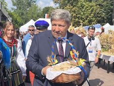 Dożynki wojewódzkie w Paradyżu przyciągnęły tłumy odwiedzających. Były m.in. stoiska KGW, koncerty i wybór najpiękniejszego wieńca