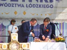 Dożynki wojewódzkie w Paradyżu przyciągnęły tłumy odwiedzających. Były m.in. stoiska KGW, koncerty i wybór najpiękniejszego wieńca