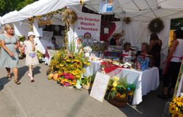 Dożynki wojewódzkie w Paradyżu przyciągnęły tłumy odwiedzających. Były m.in. stoiska KGW, koncerty i wybór najpiękniejszego wieńca