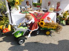 Dożynki wojewódzkie w Paradyżu przyciągnęły tłumy odwiedzających. Były m.in. stoiska KGW, koncerty i wybór najpiękniejszego wieńca