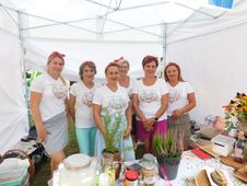 Dożynki wojewódzkie w Paradyżu przyciągnęły tłumy odwiedzających. Były m.in. stoiska KGW, koncerty i wybór najpiękniejszego wieńca