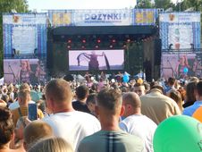 Dożynki wojewódzkie w Paradyżu przyciągnęły tłumy odwiedzających. Były m.in. stoiska KGW, koncerty i wybór najpiękniejszego wieńca