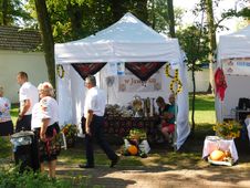 Dożynki wojewódzkie w Paradyżu przyciągnęły tłumy odwiedzających. Były m.in. stoiska KGW, koncerty i wybór najpiękniejszego wieńca