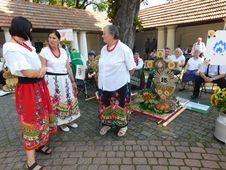 Dożynki wojewódzkie w Paradyżu przyciągnęły tłumy odwiedzających. Były m.in. stoiska KGW, koncerty i wybór najpiękniejszego wieńca