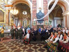 Dożynki wojewódzkie w Paradyżu przyciągnęły tłumy odwiedzających. Były m.in. stoiska KGW, koncerty i wybór najpiękniejszego wieńca