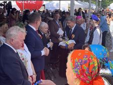 Dożynki wojewódzkie w Paradyżu przyciągnęły tłumy odwiedzających. Były m.in. stoiska KGW, koncerty i wybór najpiękniejszego wieńca