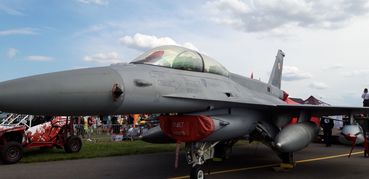 Setki tysięcy ludzi na Międzynarodowych Pokazach Lotniczych Air Show w Radomiu
