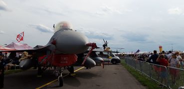 Setki tysięcy ludzi na Międzynarodowych Pokazach Lotniczych Air Show w Radomiu