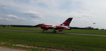 Setki tysięcy ludzi na Międzynarodowych Pokazach Lotniczych Air Show w Radomiu