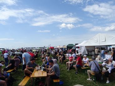 Setki tysięcy ludzi na Międzynarodowych Pokazach Lotniczych Air Show w Radomiu