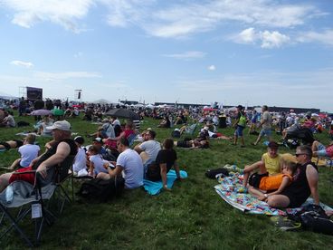 Setki tysięcy ludzi na Międzynarodowych Pokazach Lotniczych Air Show w Radomiu