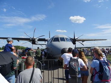 Setki tysięcy ludzi na Międzynarodowych Pokazach Lotniczych Air Show w Radomiu