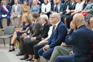 Powiatowa inauguracja roku szkolnego 2023/2024 odbyła się w I LO w Wieluniu