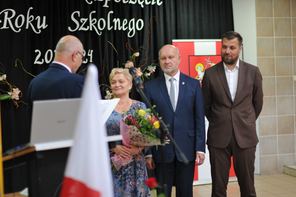 Powiatowa inauguracja roku szkolnego 2023/2024 odbyła się w I LO w Wieluniu