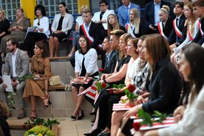 Powiatowa inauguracja roku szkolnego 2023/2024 odbyła się w I LO w Wieluniu