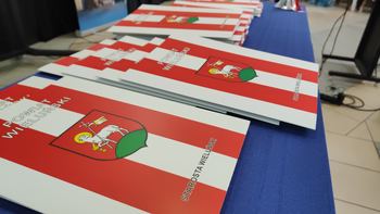 Powiatowa inauguracja roku szkolnego 2023/2024 odbyła się w I LO w Wieluniu