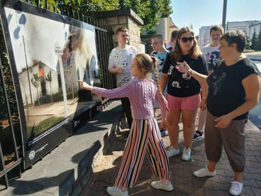 Uczniowie wieluńskiego Zespołu Szkół Specjalnych wyruszyli w teren. Zobaczyli miejsca związane z historią