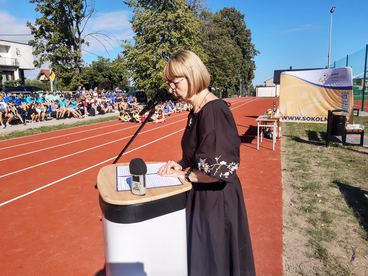 Powiat wieruszowski: uczniowie z Sokolnik mają nowe boisko