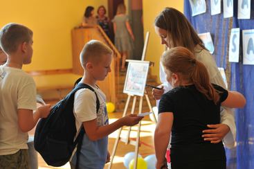 Zespół Szkoły i Przedszkola w Mokrsku powitał swoją mistrzynię świata – Sandrę Wyrembak
