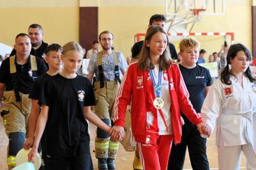 Zespół Szkoły i Przedszkola w Mokrsku powitał swoją mistrzynię świata – Sandrę Wyrembak