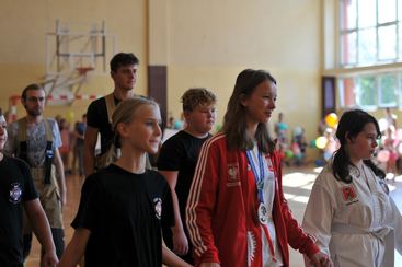 Zespół Szkoły i Przedszkola w Mokrsku powitał swoją mistrzynię świata – Sandrę Wyrembak