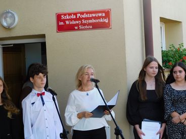 Szkoła Podstawowa w Sieńcu od dziś nosi imię Wisławy Szymborskiej