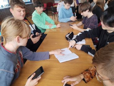 Wieluń: I LO poznaje lokalną poezję w ramach projektu „Uwaga, nadajeMY!”