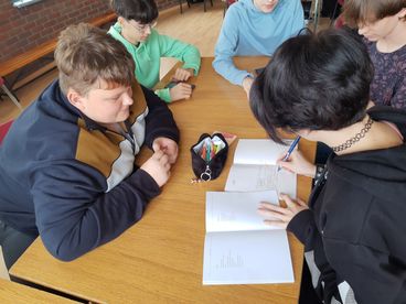 Wieluń: I LO poznaje lokalną poezję w ramach projektu „Uwaga, nadajeMY!”