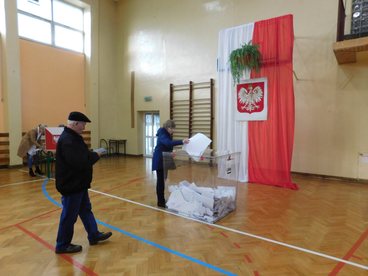 Rekordowa frekwencja w wyborach do sejmu i senatu. Jak wypadła w powiatach w naszym regionie?