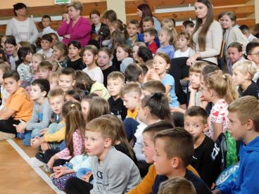Nauczyciele z wieluńskiej „czwórki” w roli aktorów – przygotowali przedstawienie dla uczniów