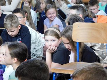 Nauczyciele z wieluńskiej „czwórki” w roli aktorów – przygotowali przedstawienie dla uczniów