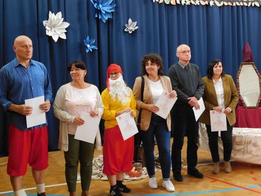 Nauczyciele z wieluńskiej „czwórki” w roli aktorów – przygotowali przedstawienie dla uczniów