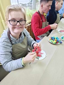 W ośrodku w Gromadzicach gościła dziś artystka Anna Korszewska. Jej prace zobaczycie niebawem na Dworcu Kulturalnym Wieluń-Dąbrowa