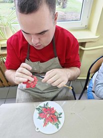 W ośrodku w Gromadzicach gościła dziś artystka Anna Korszewska. Jej prace zobaczycie niebawem na Dworcu Kulturalnym Wieluń-Dąbrowa