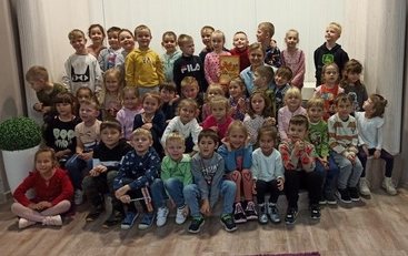 Przedszkolaki wzięły udział w zajęciach logopedycznych w wieluńskiej bibliotece