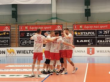 Siatkarze WKS-u wciąż z kompletem punktów