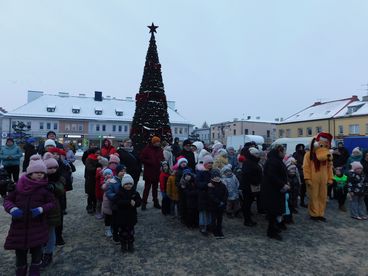 Na placu Legionów trwa spotkanie ze św. Mikołajem