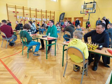 Jarosław Ciemny wygrał charytatywny turniej szachowy