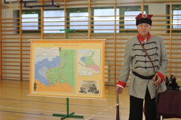 Uczniowie lututowskiej podstawówki wzięli udział w żywej lekcji historii