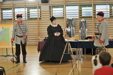 Uczniowie lututowskiej podstawówki wzięli udział w żywej lekcji historii